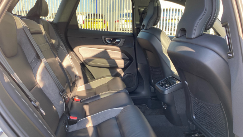 Volvo Xc60 2.0 B4D R DESIGN Pro 5dr AWD Geartronic Diesel Estate